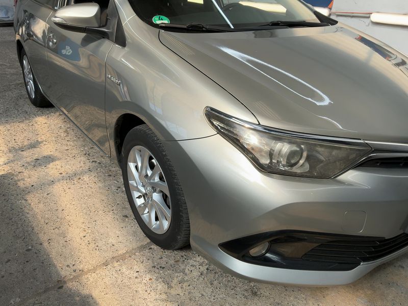 Toyota Auris Touring Sports 1.8 Hybrid Edition-S — zdjęcie 8