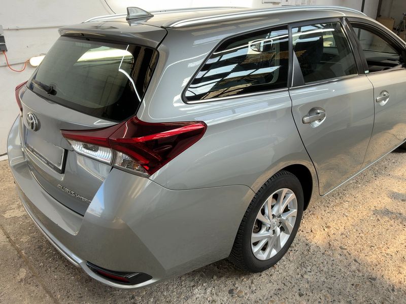 Toyota Auris Touring Sports 1.8 Hybrid Edition-S — zdjęcie 6