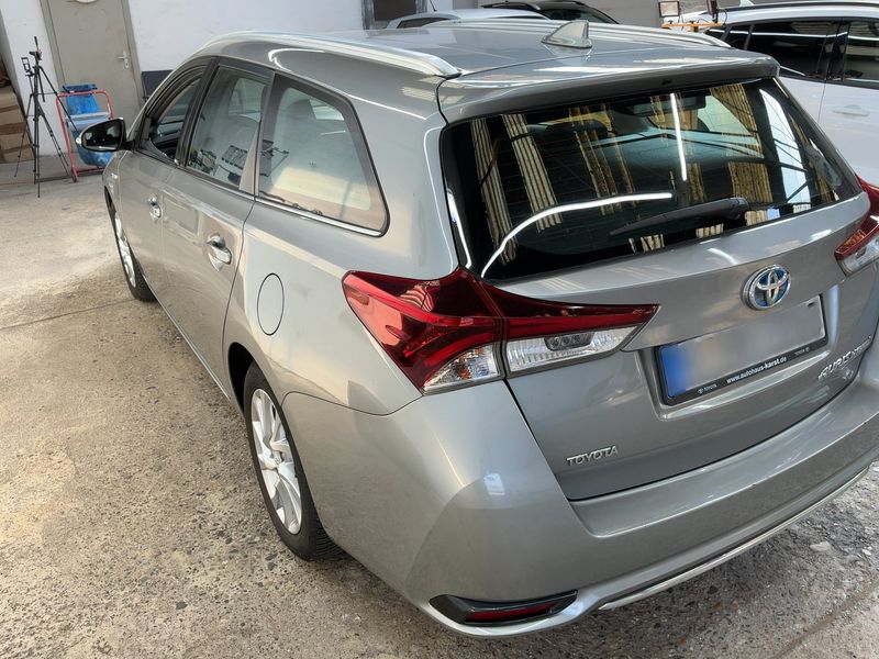 Toyota Auris Touring Sports 1.8 Hybrid Edition-S — zdjęcie 3