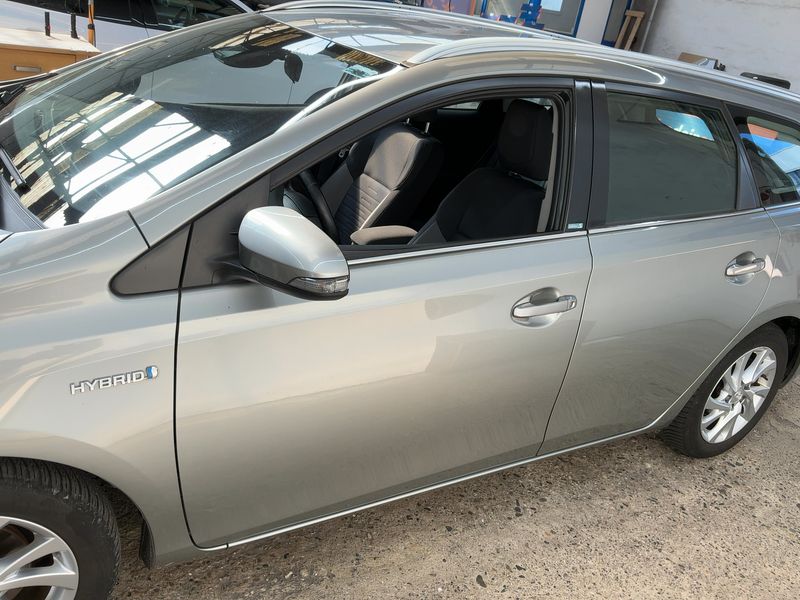 Toyota Auris Touring Sports 1.8 Hybrid Edition-S — zdjęcie 4