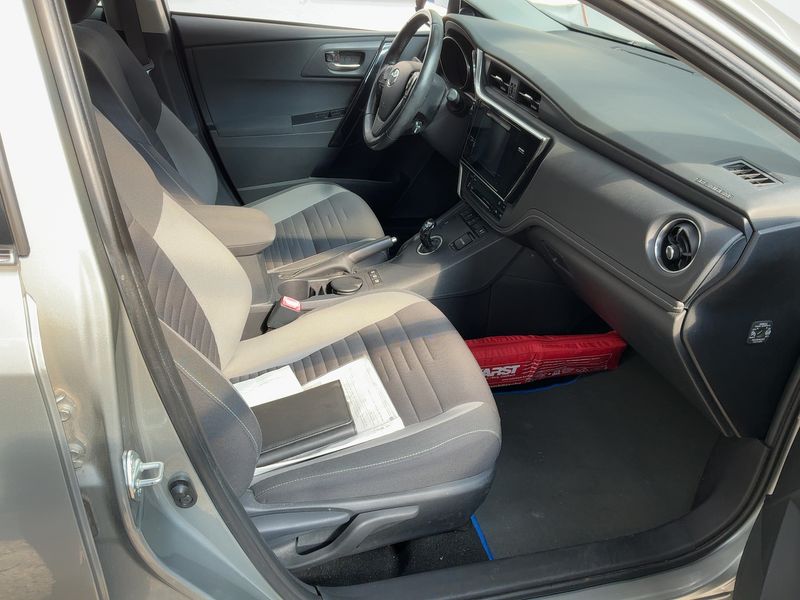 Toyota Auris Touring Sports 1.8 Hybrid Edition-S — zdjęcie 11