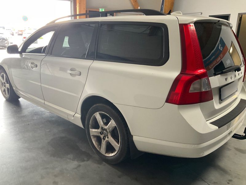 Volvo V70 2.5 T5 Momentum — zdjęcie 3