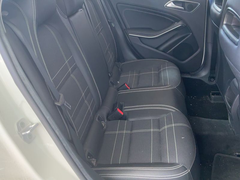 Mercedes-Benz GLA-Klasse GLA 200 Urban — zdjęcie 14