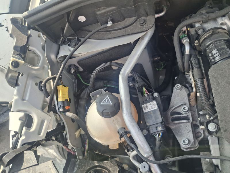 DS Automobiles DS7 1.5 Blue-HDi Performance Line + — zdjęcie 8