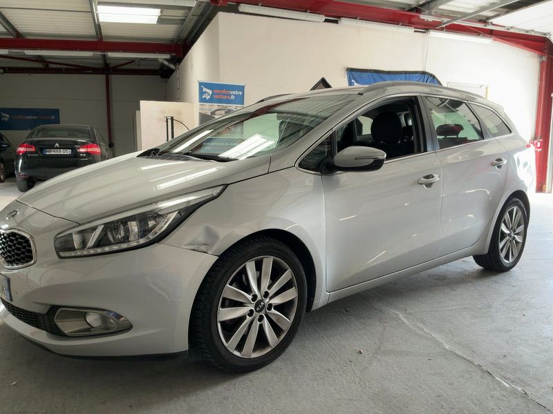 Kia cee'd 1.6 CRDi FIFA World Cup Edition 2014 – снимка 2