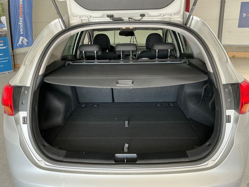 Kia cee'd 1.6 CRDi FIFA World Cup Edition 2014 – снимка 15