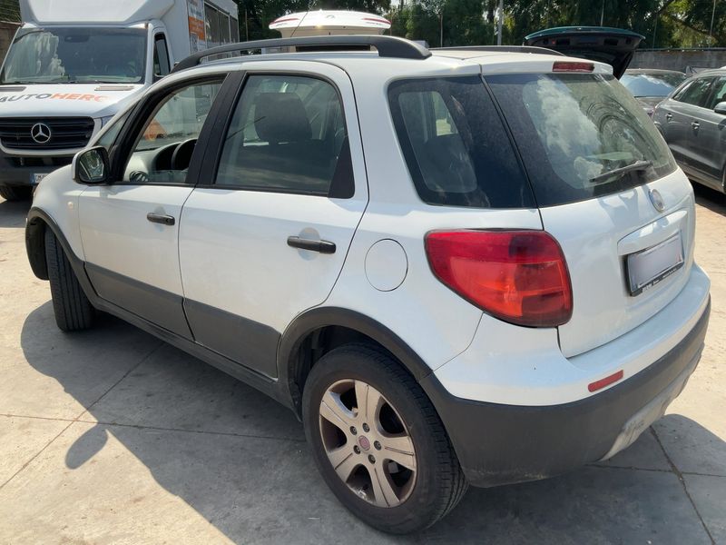 Fiat Sedici 2.0 JTDM Multijet Dynamic 4x4 — zdjęcie 3