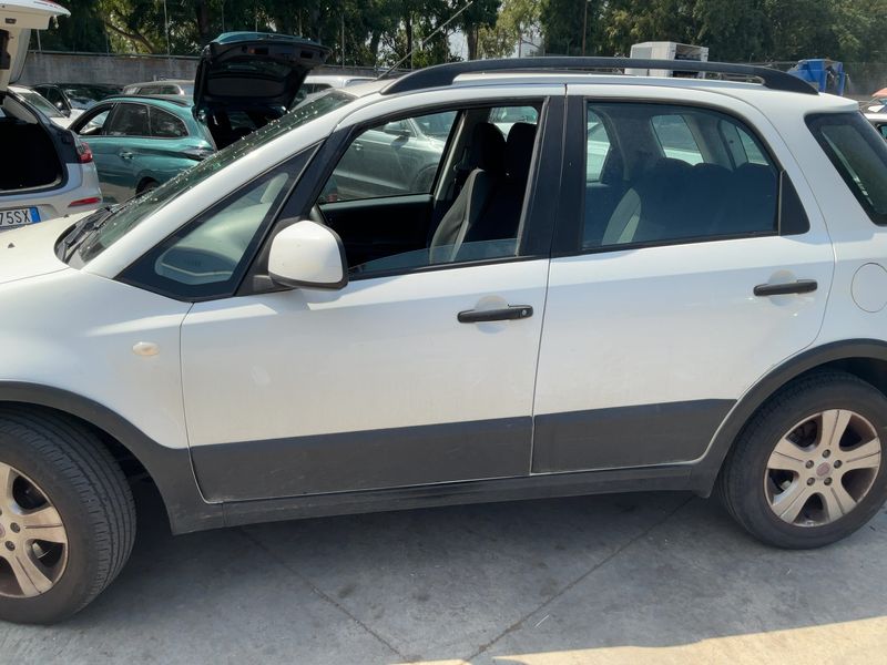 Fiat Sedici 2.0 JTDM Multijet Dynamic 4x4 — zdjęcie 4