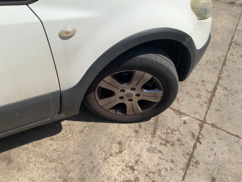 Fiat Sedici 2.0 JTDM Multijet Dynamic 4x4 2010 – снимка 11