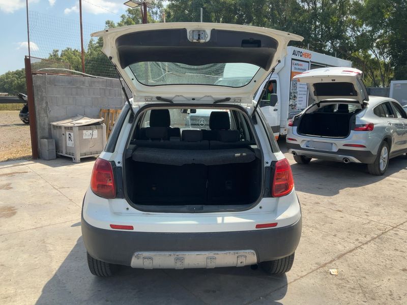 Fiat Sedici 2.0 JTDM Multijet Dynamic 4x4 — zdjęcie 10