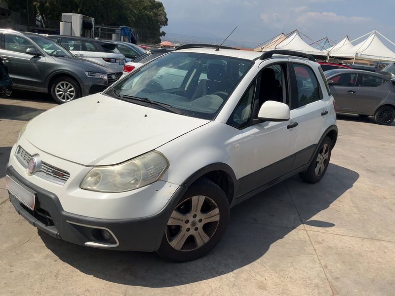 Fiat Sedici 2.0 JTDM Multijet Dynamic 4x4 — zdjęcie 2