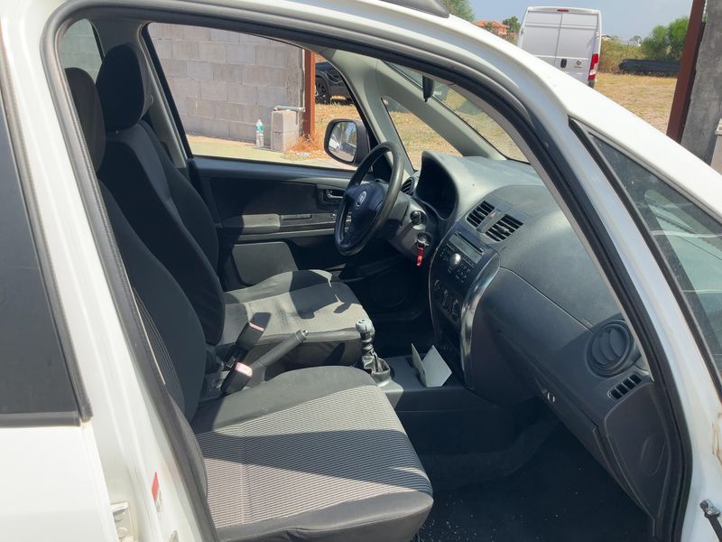 Fiat Sedici 2.0 JTDM Multijet Dynamic 4x4 — zdjęcie 11