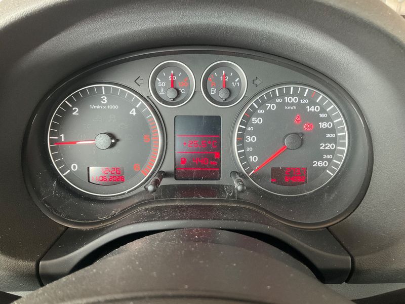 Audi A3 Sportback 1.9 TDI Attraction — zdjęcie 13