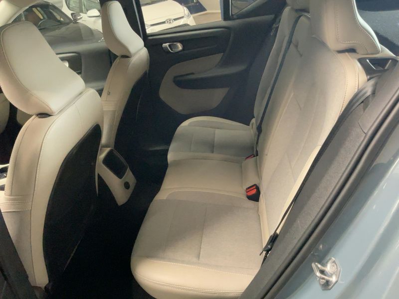 Volvo XC40 1.5 T5 Plug-in Hybrid Momentum 2WD — zdjęcie 14
