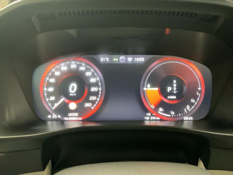 Volvo XC40 1.5 T5 Plug-in Hybrid Momentum 2WD — zdjęcie 13