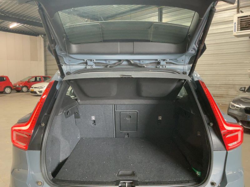 Volvo XC40 1.5 T5 Plug-in Hybrid Momentum 2WD — zdjęcie 10
