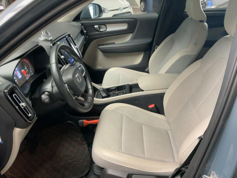 Volvo XC40 1.5 T5 Plug-in Hybrid Momentum 2WD — zdjęcie 11