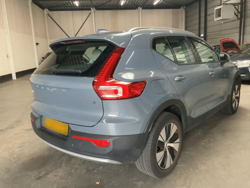 Volvo XC40 1.5 T5 Plug-in Hybrid Momentum 2WD — zdjęcie 6