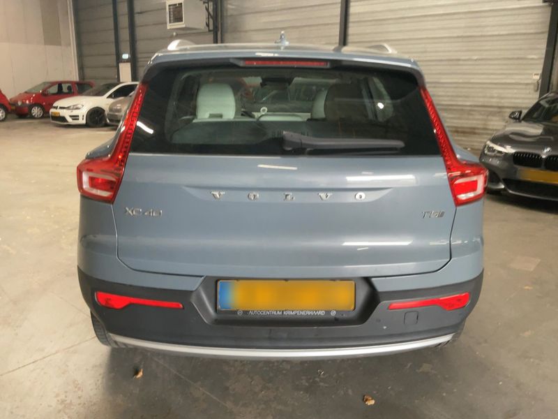 Volvo XC40 1.5 T5 Plug-in Hybrid Momentum 2WD — zdjęcie 5