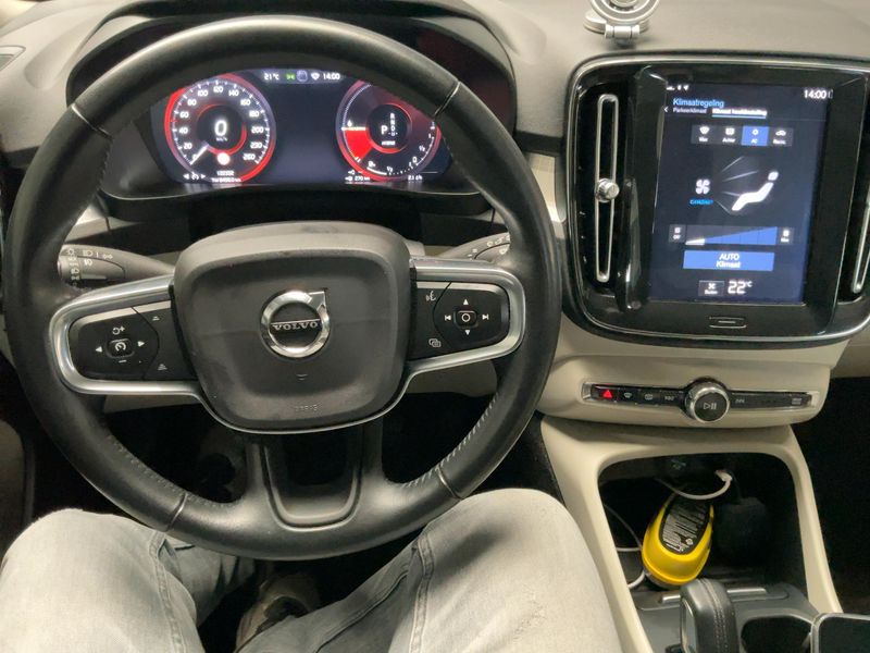 Volvo XC40 1.5 T5 Plug-in Hybrid Momentum 2WD — zdjęcie 12