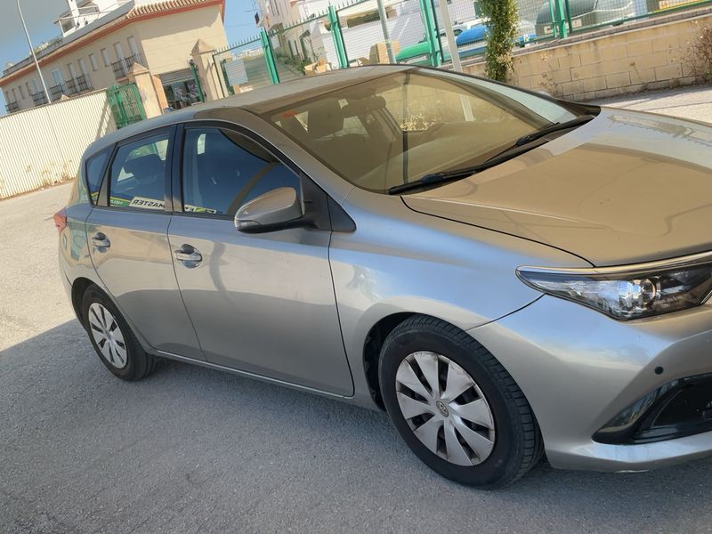 Toyota Auris 1.4 Turbodiesel Active — zdjęcie 8