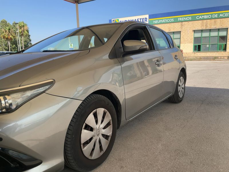 Toyota Auris 1.4 Turbodiesel Active — zdjęcie 2