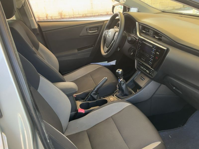 Toyota Auris 1.4 Turbodiesel Active — zdjęcie 11