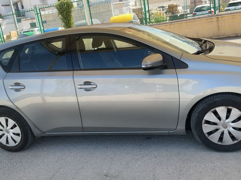 Toyota Auris 1.4 Turbodiesel Active — zdjęcie 7