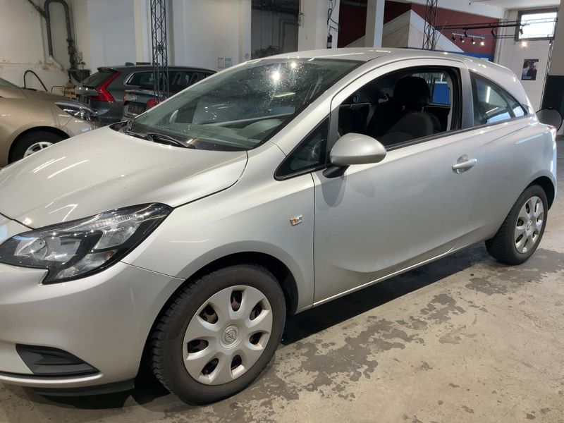 Opel Corsa 1.2 Edition — zdjęcie 2