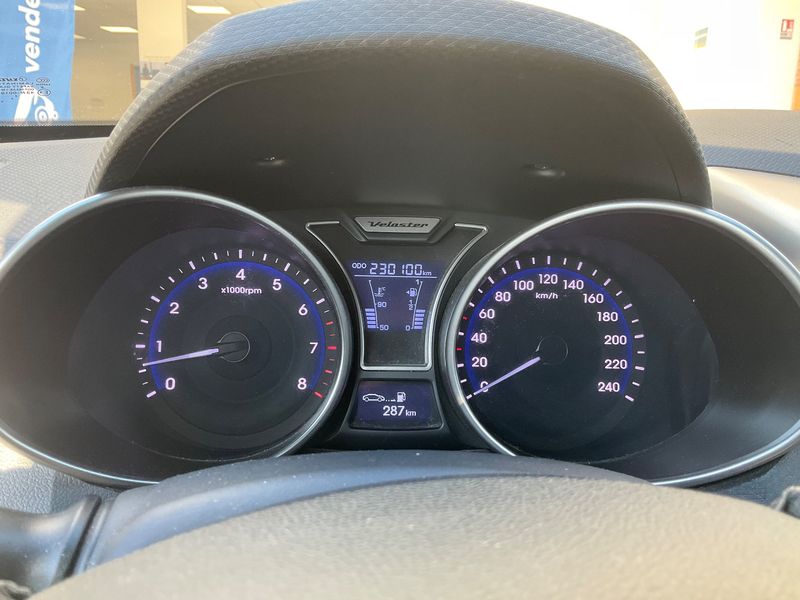 Hyundai Veloster 1.6 Turbo — zdjęcie 13