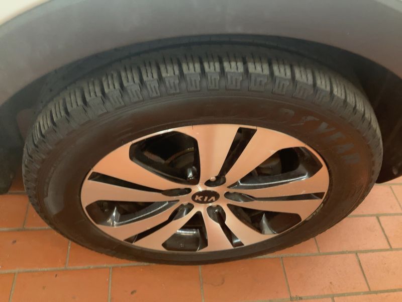 Kia Sportage 2.0 CRDi Spirit 4WD 2012 – снимка 11