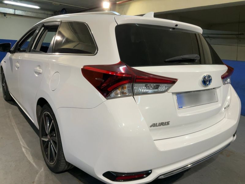 Toyota Auris Touring Sports 1.8 Hybrid Feel! — zdjęcie 3