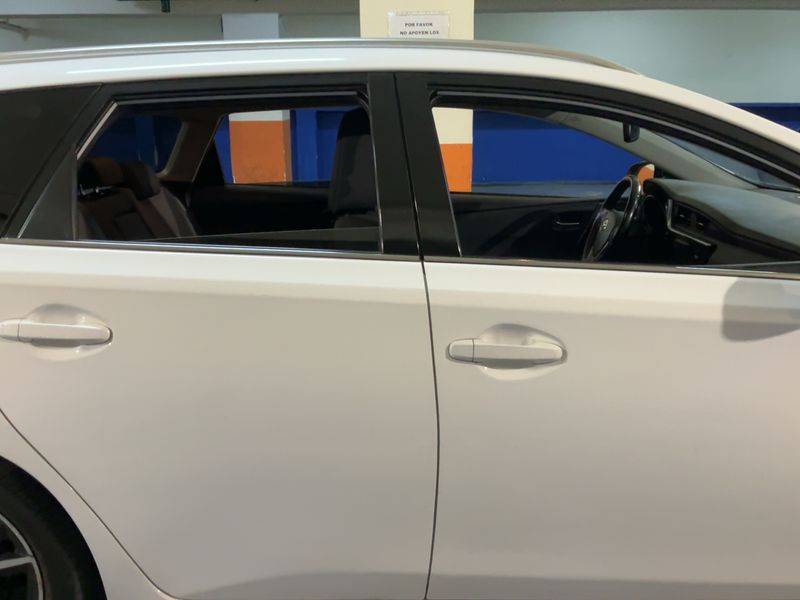 Toyota Auris Touring Sports 1.8 Hybrid Feel! — zdjęcie 7