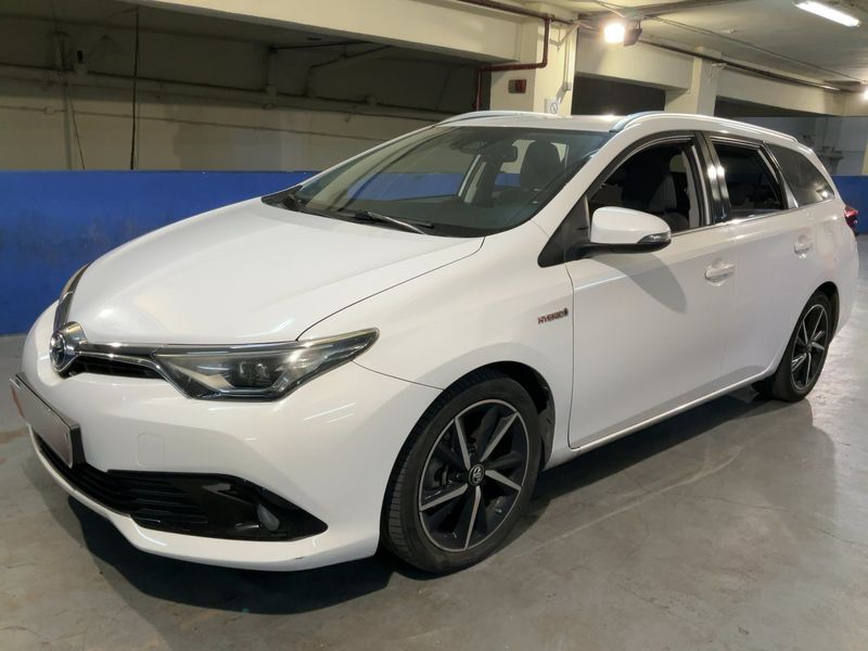 Toyota Auris Touring Sports 1.8 Hybrid Feel! — zdjęcie 1