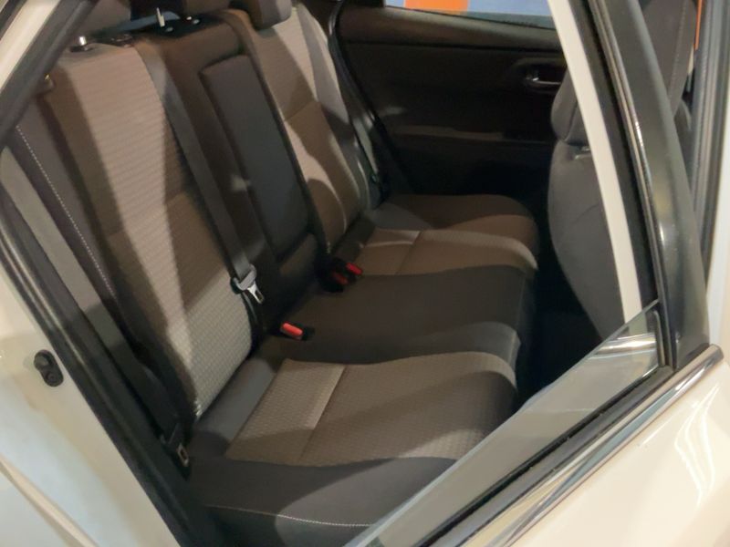 Toyota Auris Touring Sports 1.8 Hybrid Feel! — zdjęcie 14