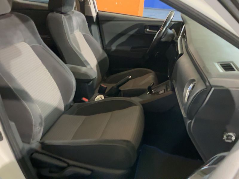 Toyota Auris Touring Sports 1.8 Hybrid Feel! — zdjęcie 11