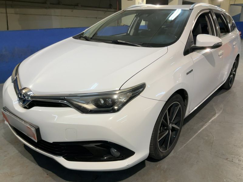 Toyota Auris Touring Sports 1.8 Hybrid Feel! — zdjęcie 2
