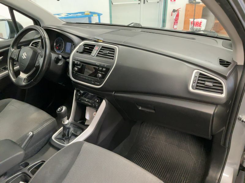 Suzuki SX4 S-Cross 1.6 DDiS Top 4WD — zdjęcie 12