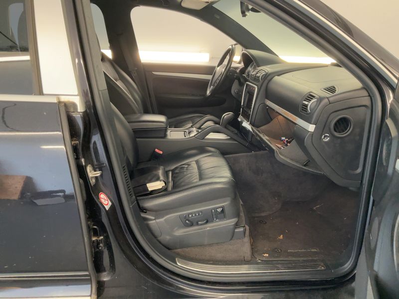 Porsche Cayenne Turbo — zdjęcie 11