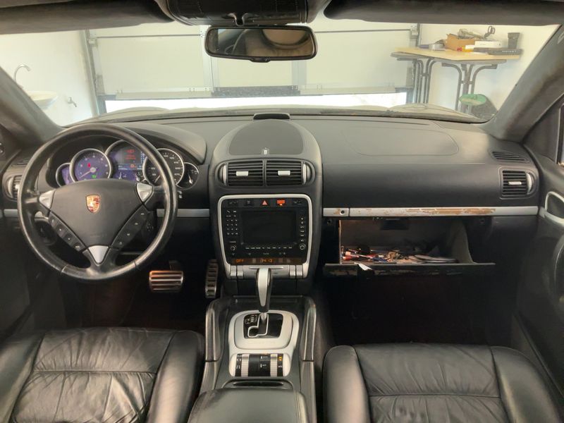 Porsche Cayenne Turbo — zdjęcie 12
