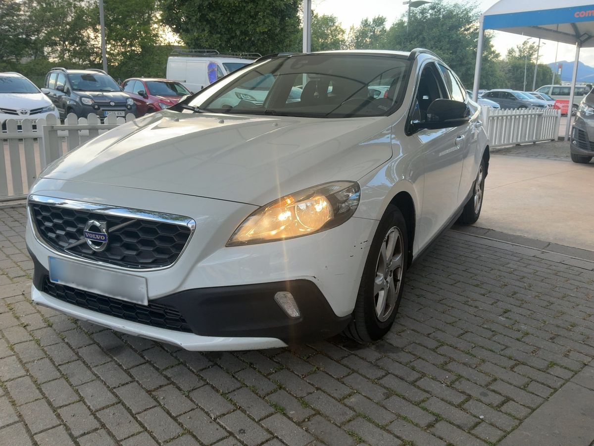 Volvo V40 2015 — photo 1