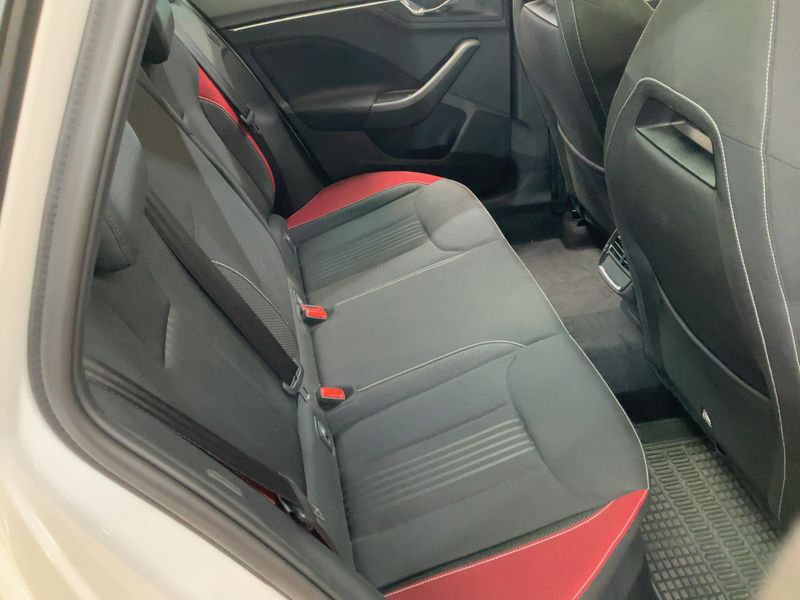 Skoda Kamiq 1.0 TSI Monte Carlo — zdjęcie 14
