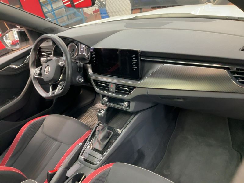 Skoda Kamiq 1.0 TSI Monte Carlo — zdjęcie 12