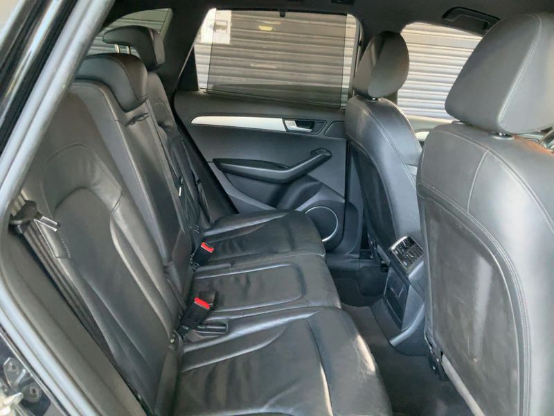 Audi Q5 2.0 TDI quattro S line 2011 – снимка 19