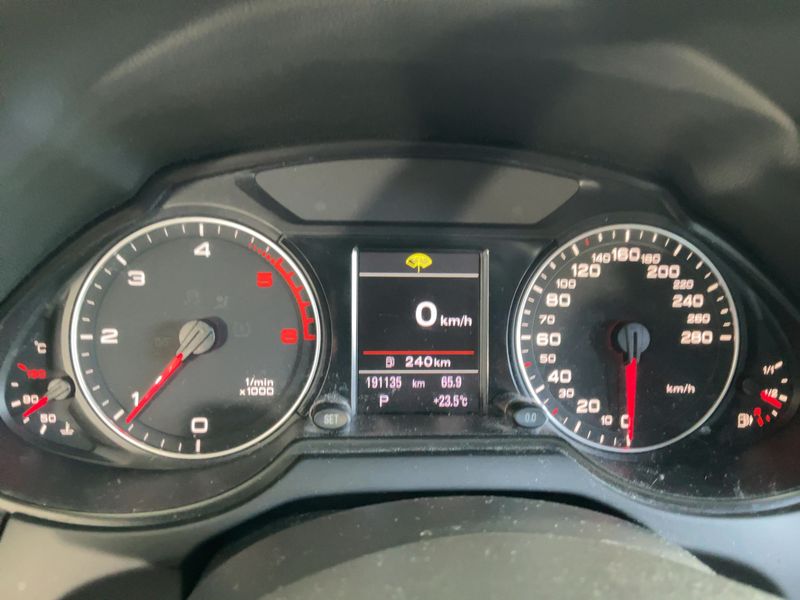 Audi Q5 2.0 TDI quattro S line 2011 – снимка 18