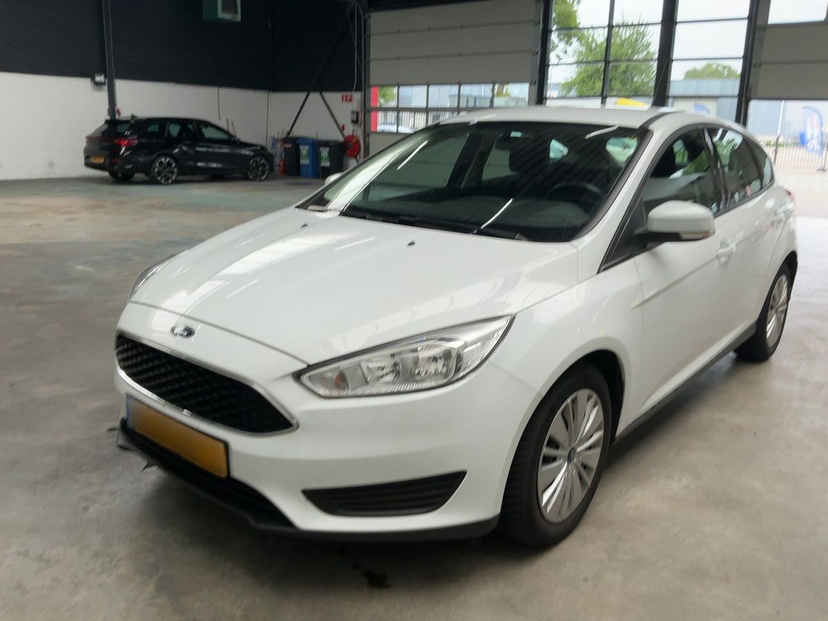 Ford Focus 2018 — photo 1