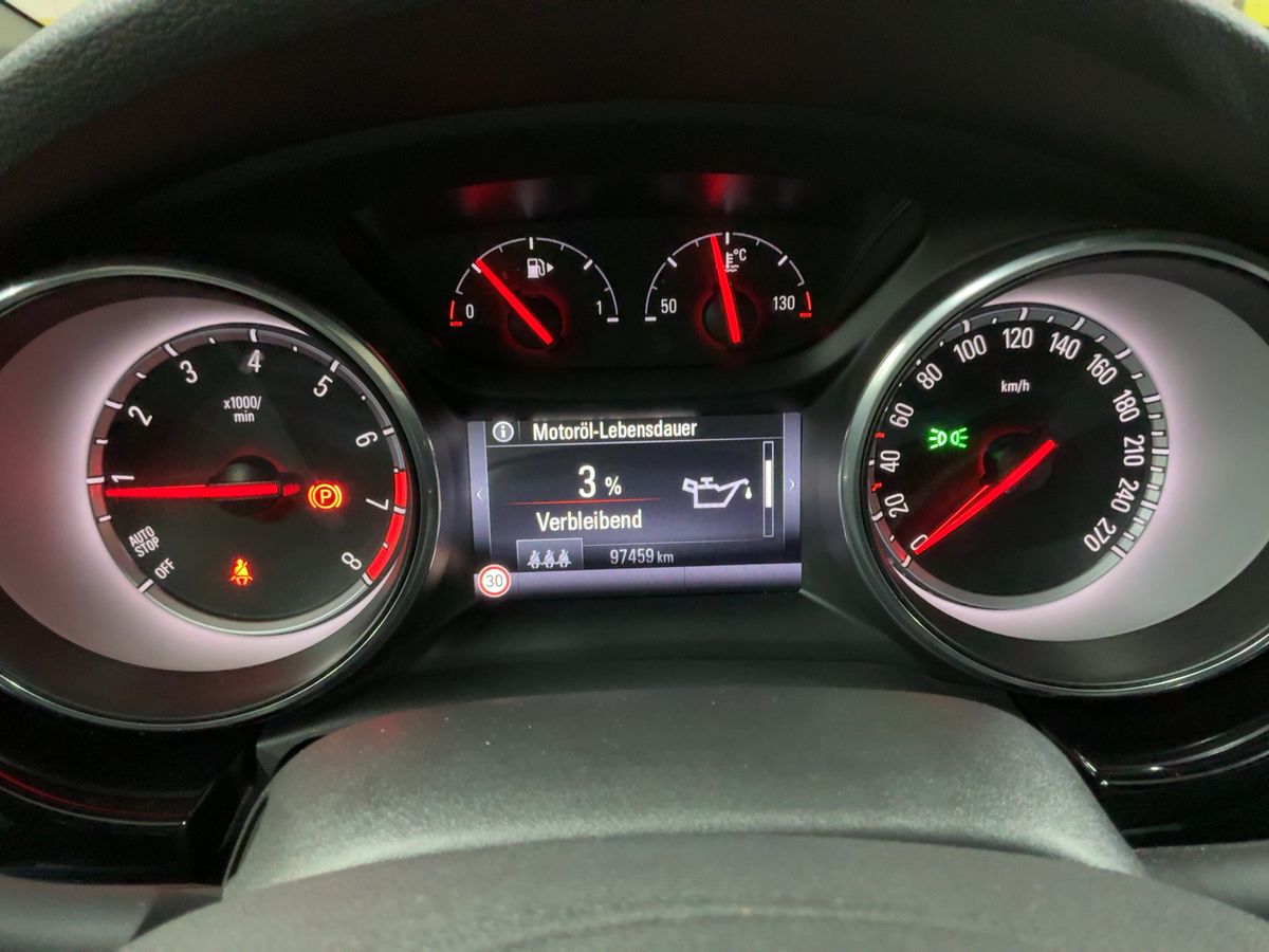 Opel Astra 2018 — photo 20