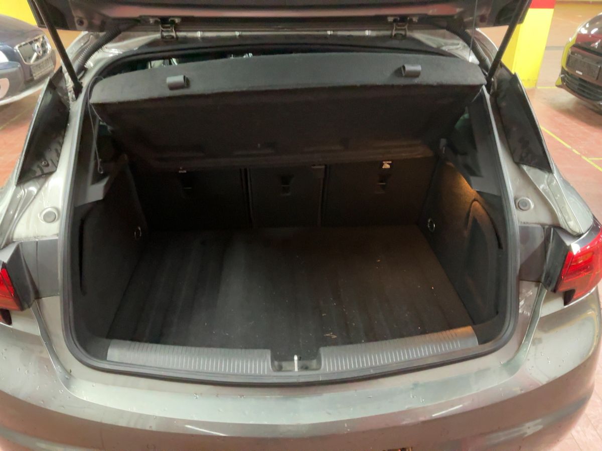 Opel Astra 2018 — photo 17
