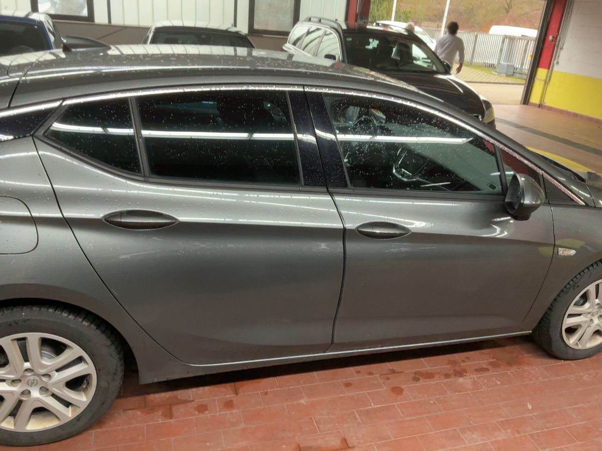 Opel Astra 2018 — photo 11