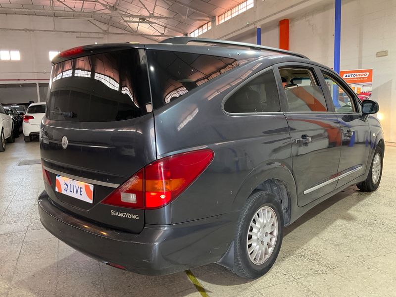 Ssangyong Rodius 270 Xdi Limited — zdjęcie 2